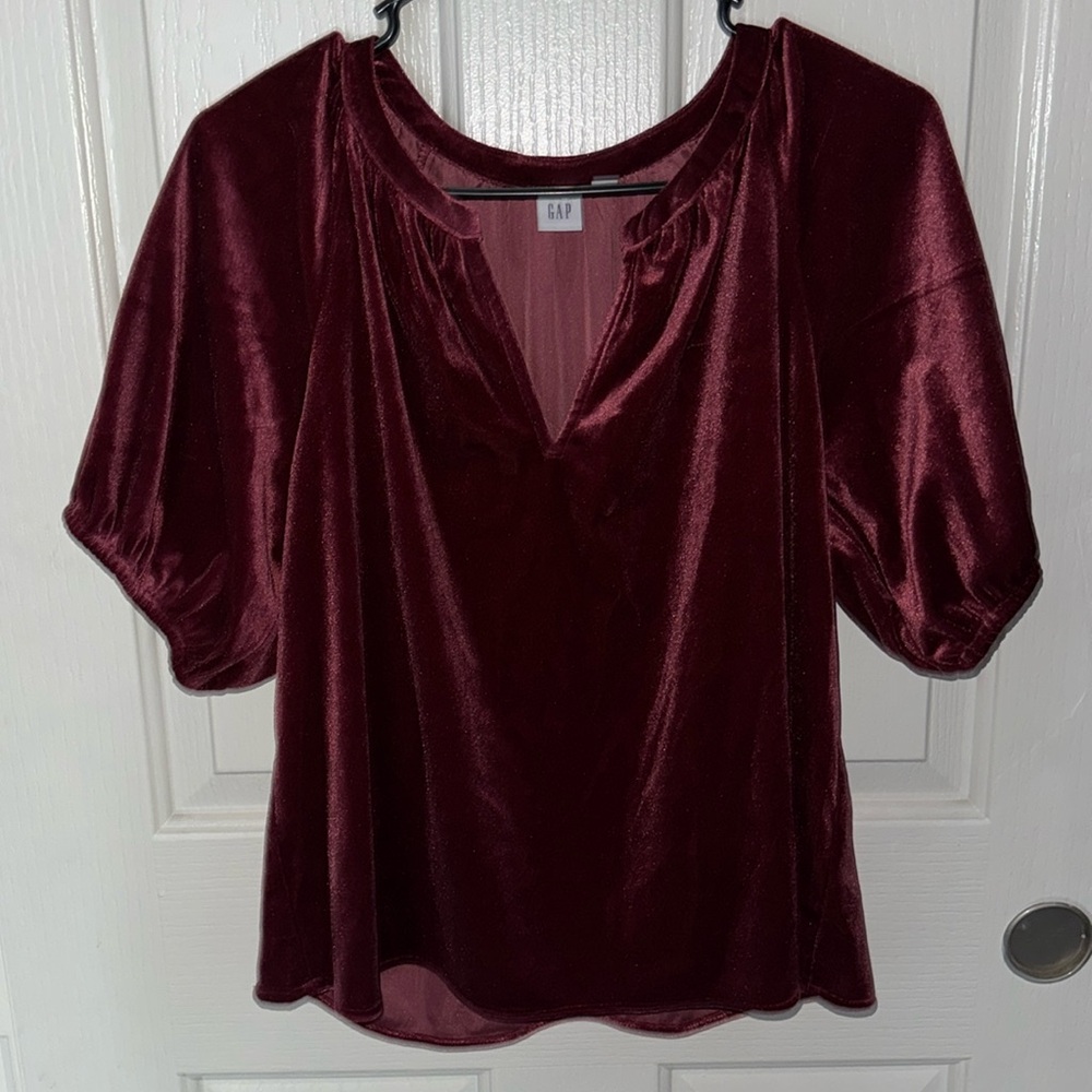 Gap velvet red short sleeve top!